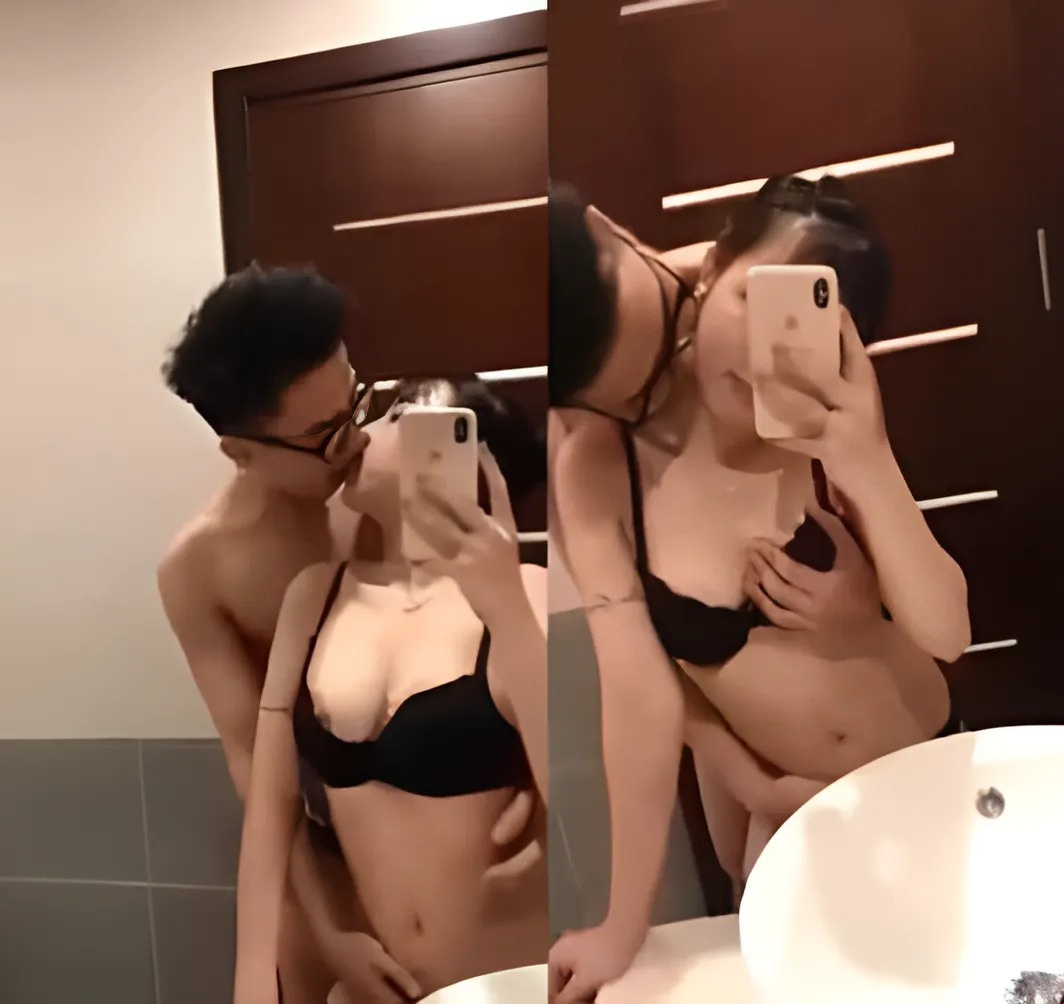 Địt em rau dâm trong phòng tắm